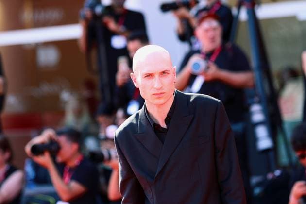 Red carpet for the movie The Testament of Ann Lee during the 82st Venice International Film Festival, 01 September 2025, Venice Europe, Italy, Lido di Venezia, September 01, 2025: Daniel Blumberg, musician, attends a red carpet for the movie The Testament of Ann Lee during the 82st Venice International Film Festival on September 01, 2025, in Venice, Italy., Credit:Ottavia Da Re Avalon Italy, Venice Copyright: xOttaviaxDaxRex xAvalonx 1033292054