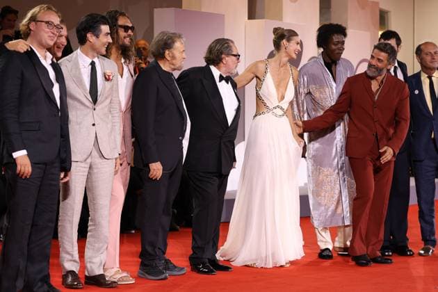 In the Hand of Dante red carpet in Venice (L-R) Olmo Schnabel, Vito Schnabel, Louis Cancelm, Jason Momoa, Franco Nero, Julian Schnabel, Louise Kugelberg, Oscar Isaac, Benjamin Clementine, Duke Nicholson and Francesco Melzi d™Eril In the Hand of Dante premiere, 82nd Venice International Film Festival, Venice, Italy - 03 September 2025. CAP GOL GOL Venice Italy Copyright: xRickxGold CapitalxPicturesx
