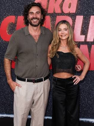 Los Angeles Premiere Of Netflix s aka Charlie Sheen Season 1 HOLLYWOOD, LOS ANGELES, CALIFORNIA, USA - SEPTEMBER 04: Andrew Renzi and American actress, model, and TV personality Denise Richards arrive at the Los Angeles Premiere Of Netflix s aka American actor Charlie Sheen Season 1 held at the Netflix Tudum Theater on September 4, 2025 in Hollywood, Los Angeles, California, United States., Credit:Xavier Collin Avalon United States, California, Hollywood, Netflix Tudum Theater Copyright: xXavierxCollinx xAvalonx 1034386536