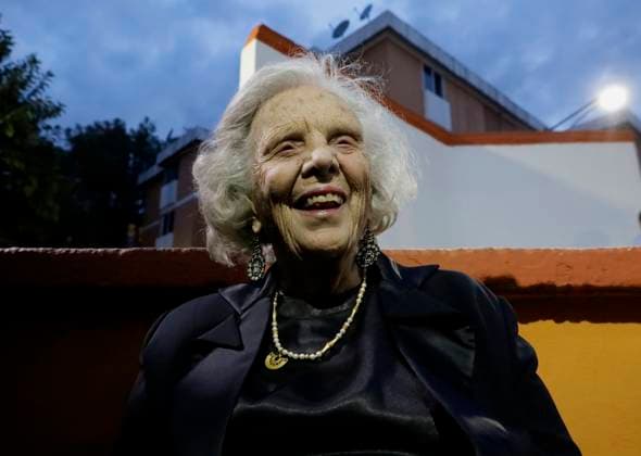 Iztapalapa Mayor s Office Pays Tribute To Mexican Writer Elena Poniatowska Elena Poniatowska, a Mexican writer, pays homage to the flag during a tribute led by Aleida Alavez, Mayor of Iztapalapa, in Mexico City, Mexico, on September 8, 2025, at the Civic Plaza of the Plaza Gavilan Housing Unit, which bears her name in recognition of her contribution to Mexican literature, culture, and history. Mexico City Mexico City Mexico Copyright: xGerardoxVieyrax originalFilename: vieyra-notitle250908_npBiA.jpg