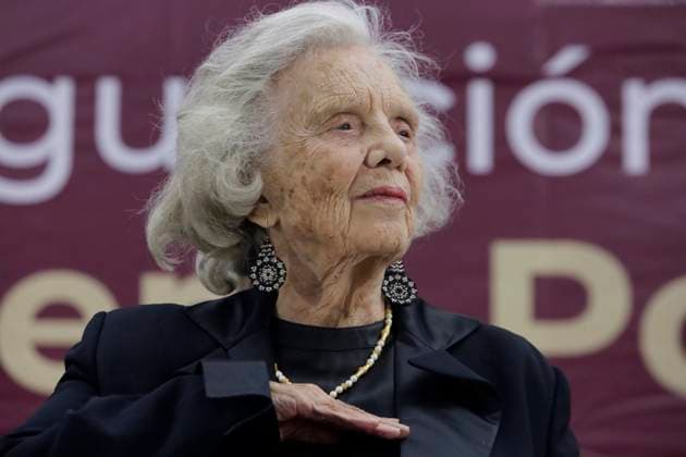 Iztapalapa Mayor s Office Pays Tribute To Mexican Writer Elena Poniatowska Mexican writer Elena Poniatowska pays tribute to the flag during a tribute led by Aleida Alavez, mayor of Iztapalapa, Mexico City, at the Civic Plaza of the Plaza Gavilan housing unit, which bears her name in recognition of her contribution to Mexican literature, culture, and history, in Mexico City, Mexico, on September 8, 2025. Mexico City Mexico City Mexico Copyright: xGerardoxVieyrax originalFilename: vieyra-notitle250908_npBv6.jpg