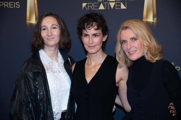 v.l. Lena FAKLER, Drehbuchautorin, Saralisa VOLM, Schauspielerin, Maria FURTWAENGLER, Schauspielerin, Furtwängler, Roter Teppich, Red Carpet Show, Ankunft, arrival, Verleihung des Deutschen Fernsehpreises, Die Nacht der Kreativen - Der Deutsche Fernsehpreis 2025, Deutscher Fernsehpreis 2025 in der Flora Koeln, am 09.09.2025.