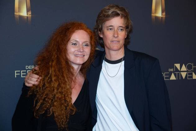 Martine EISENREICH, Musikerin, Pia STRIETMANN, Regisseurin, Roter Teppich, Red Carpet Show, Ankunft, arrival, Verleihung des Deutschen Fernsehpreises, Die Nacht der Kreativen - Der Deutsche Fernsehpreis 2025, Deutscher Fernsehpreis 2025 in der Flora Koeln, am 09.09.2025.