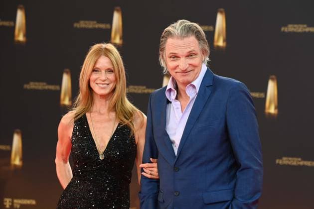 Esther SCHWEINS, Schauspielerin, Stefan JUERGENS, Schauspieler, Roter Teppich, Red Carpet Show, Ankunft, arrival, Verleihung des Deutschen Fernsehpreises, Der Deutsche Fernsehpreis 2025, Deutscher Fernsehpreis 2025 in den MMC Studios Koeln, am 10.09.2025.