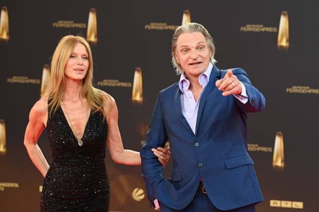 Esther SCHWEINS, Schauspielerin, Stefan JUERGENS, Schauspieler, Roter Teppich, Red Carpet Show, Ankunft, arrival, Verleihung des Deutschen Fernsehpreises, Der Deutsche Fernsehpreis 2025, Deutscher Fernsehpreis 2025 in den MMC Studios Koeln, am 10.09.2025.