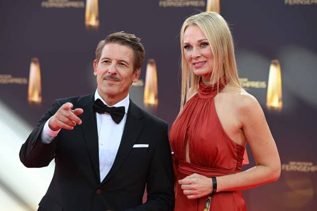 Britta HOFMANN, Moderatorin, sky, Michael Leopold Roter Teppich, Red Carpet Show, Ankunft, arrival, Verleihung des Deutschen Fernsehpreises, Der Deutsche Fernsehpreis 2025, Deutscher Fernsehpreis 2025 in den MMC Studios Koeln, am 10.09.2025.