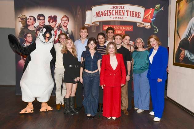 Thilo Fridolin Matthes, Emilia Pieske, Leonard Conrads, Purnima Grätz, Tomomi Themann, Loris Sichrovsky, Annett Louisan, Luis Vorbach, Emilia Maier, Petra Schleuning und Alexandra Kordes bei der Premiere des Kinofilms Die Schule der magischen Tiere 4 im Astor Grand Cinema. Hannover, 20.09.2025