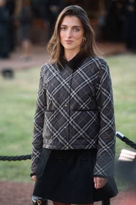 Burberry SS26 Runway Show Arrivals - Kensington Palace Gardens, London, UK Rina Lipa arrives for Burberry s SS26 Runway Show during London Fashion Week at Kensington Palace Gardens, London, England, UK on Monday 22 September, 2025., Credit:Justin Ng Avalon UK, England, London, Kensington Palace Gardens Copyright: xJustinxNgx xAvalonx 1039467551