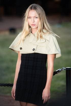 Burberry SS26 Runway Show Arrivals - Kensington Palace Gardens, London, UK Lila Moss (Lila Grace Moss Hack) arrives for Burberry s SS26 Runway Show during London Fashion Week at Kensington Palace Gardens, London, England, UK on Monday 22 September, 2025., Credit:Justin Ng Avalon UK, England, London, Kensington Palace Gardens Copyright: xJustinxNgx xAvalonx 1039467778
