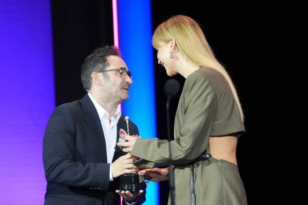 Jennifer Lawrence receives the Donostia 2025 Award at the 73rd edition of the San Sebastian Festival Actress Jennifer Lawrence receives the Donostia Award at the San Sebastian Festival from filmmaker Juan Antonio Bayona, September 26, 2025, San Sebastian, Guipuzcoa, Basque Country Spain Lawrence receives the Donostia 2025 Award at the 73rd edition of the San Sebastian Festival, This award highlights her worldwide influence as an actress, after a career that has been awarded with an Oscar, several Golden Globes and BAFTA 26 SEPTEMBER 2025 DONOSTIA AWARD ACTRESS AWARD EUSKADI AWARD San Sebastian, Guipuzcoa Pais V San Sebastian, Guipuzcoa Pais V Espana Copyright: xUnanuex 6984310