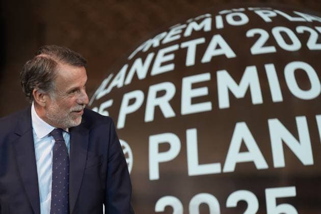 Press conference the day before the presentation of the 78th Planeta Novel Prize The president of Grupo Planeta, José Crehueras, during a press conference the day before the presentation of the Planeta Prize, at the Palau de la Música, on October 14, 2025, in Barcelona, Catalonia Spain The Planeta Prize, which will be held tomorrow, October 15, is the prize with the largest economic endowment in the world, The winning novel is awarded with 1 000 000Ä and the runner-up with 200 000Ä It is not only a literary event, but also a social one, which fulfills the objective of placing the awarded Spanish authors in levels of diffusion and popularity 14 OCTOBER 2025 Barcelona, Catalunya Barcelona, Catalunya Espana Copyright: xDavidxZorrakinox 7026558
