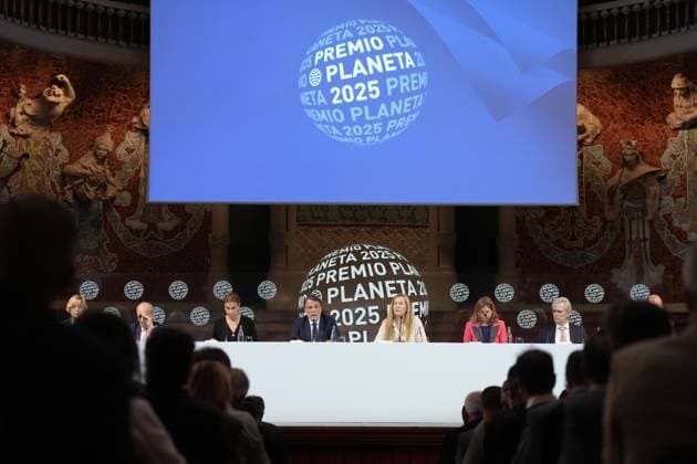 Press conference the day before the presentation of the 78th Planeta Novel Prize The president of Grupo Planeta, José Crehueras 4i , together with the jury, during a press conference the day before the presentation of the Planeta Prize, at the Palau de la Música, on 14 October 2025, in Barcelona, Catalonia Spain The Planeta Prize, which will be held tomorrow, 15 October, is the largest financial award in the world, surpassing the Nobel Prize, The winning novel is awarded 1,000,000Ä and the runner-up 200,000Ä It is not only a literary event, but also a social one, which fulfills the objective of placing the award-winning Spanish authors in levels of diffusion and popularity 14 OCTOBER 2025 Barcelona, Catalunya Barcelona, Catalunya Espana Copyright: xDavidxZorrakinox 7026563