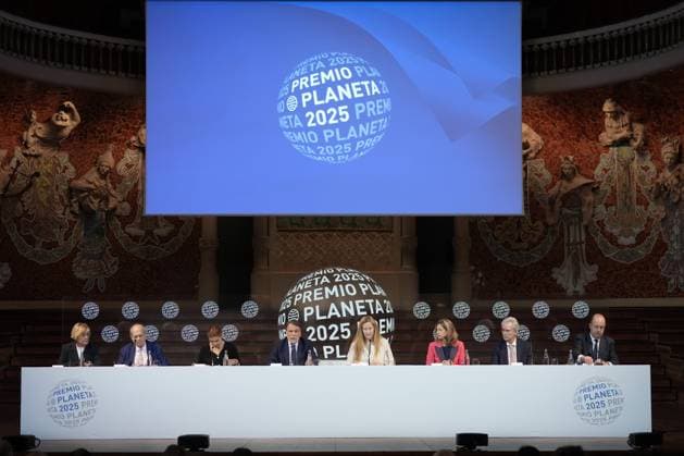 Press conference the day before the presentation of the 78th Planeta Novel Prize The president of Grupo Planeta, José Crehueras 4i , together with the jury, during a press conference the day before the presentation of the Planeta Prize, at the Palau de la Música, on 14 October 2025, in Barcelona, Catalonia Spain The Planeta Prize, which will be held tomorrow, 15 October, is the largest financial award in the world, surpassing the Nobel Prize, The winning novel is awarded 1,000,000Ä and the runner-up 200,000Ä It is not only a literary event, but also a social one, which fulfills the objective of placing the award-winning Spanish authors in levels of diffusion and popularity 14 OCTOBER 2025 Barcelona, Catalunya Barcelona, Catalunya Espana Copyright: xDavidxZorrakinox 7026564