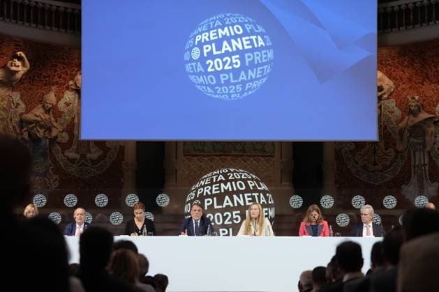 Press conference the day before the presentation of the 78th Planeta Novel Prize The president of Grupo Planeta, José Crehueras 4i , together with the jury, during a press conference the day before the presentation of the Planeta Prize, at the Palau de la Música, on 14 October 2025, in Barcelona, Catalonia Spain The Planeta Prize, which will be held tomorrow, 15 October, is the largest financial award in the world, surpassing the Nobel Prize, The winning novel is awarded 1,000,000Ä and the runner-up 200,000Ä It is not only a literary event, but also a social one, which fulfills the objective of placing the award-winning Spanish authors in levels of diffusion and popularity 14 OCTOBER 2025 Barcelona, Catalunya Barcelona, Catalunya Espana Copyright: xDavidxZorrakinox 7026566