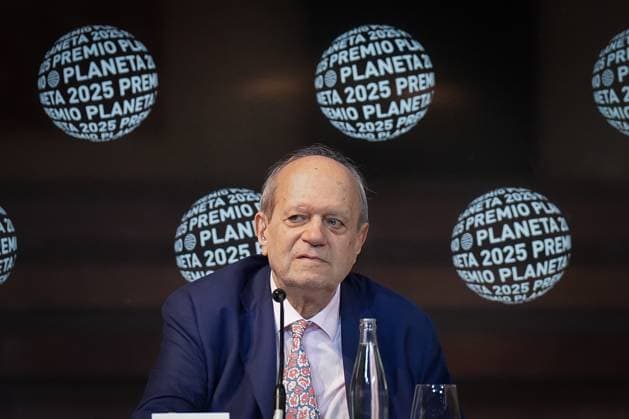 Press conference the day before the presentation of the 78th Planeta Novel Prize The poet Pere Gimferrer during a press conference the day before the presentation of the Planeta Prize, at the Palau de la Música, on October 14, 2025, in Barcelona, Catalonia Spain The Planeta Prize, which will be held tomorrow, October 15, is the prize with the largest economic endowment in the world, The winning novel is awarded with 1 000 000Ä and the runner-up with 200 000Ä It is not only a literary event, but also a social one, which fulfills the objective of placing the awarded Spanish authors in levels of diffusion and popularity 14 OCTOBER 2025 Barcelona, Catalunya Barcelona, Catalunya Espana Copyright: xDavidxZorrakinox 7026590