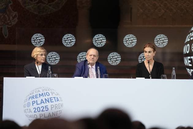 Press conference the day before the presentation of the 78th Planeta Novel Prize The poet Pere Gimferrer c during a press conference the day before the presentation of the Planeta Prize, at the Palau de la Música, on October 14, 2025, in Barcelona, Catalonia Spain The Planeta Prize, which will be held tomorrow, October 15, is the prize with the largest economic endowment in the world, The winning novel is awarded with 1 000 000Ä and the runner-up with 200 000Ä It is not only a literary event, but also a social one, which fulfills the objective of placing the awarded Spanish authors in levels of diffusion and popularity 14 OCTOBER 2025 Barcelona, Catalunya Barcelona, Catalunya Espana Copyright: xDavidxZorrakinox 7026591