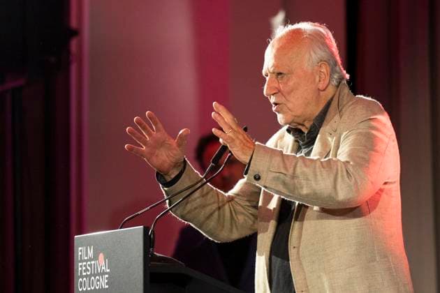 Regisseur, Filmemacher Werner HERZOG (mi.), Preistraeger Filmpreis Koeln 2025, Portrait, Portraet, Halbfigur, bei seiner Dankesrede, am Rednerpult, beim Film Festival Cologne, im Filmpalast Koeln, am 16.10.2025.