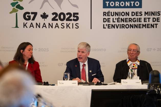 October 30, 2025, Toronto, On, Canada: Rachel McCormick, left to right, Director General, International Affairs, Strategic Policy and Innovation Sector, Natural Resources Canada, Tim Hodgson, Minister of Energy and Natural Resources, and Stephen Laforme, Elder, participate in the G7 Energy and Environment MinistersöÄÃ Meeting in Toronto, on Thursday, October 30, 2025. Toronto Canada - ZUMAc35_ 20251030_zaf_c35_037 Copyright: xLauraxProctorx