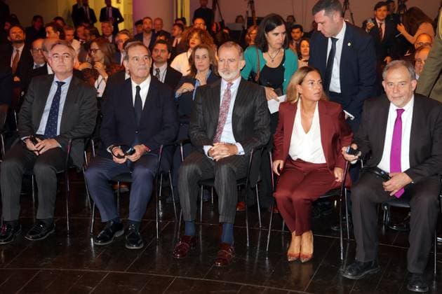 King Felipe attends the first Ibero-American Future Congress The head of the Ibero-American General Secretariat, Andrés Allamand, and King Felipe during the Ibero-American Future Congress, at Casa América, on October 31, 2025, in Madrid Spain Organized by the Ibero-American General Secretariat SEGIB and the Fundación Encuentros del Futuro FEF , the event will address, between October 30 and 31, issues such as the future of the world order, the crisis of democracy, smart cities, neuro-rights or education in the age of artificial intelligence FAMOUS KINGS CONGRESS José Ramó Madrid Madrid Madrid Spain Copyright: xJosà xRamonxHernandox 7068588