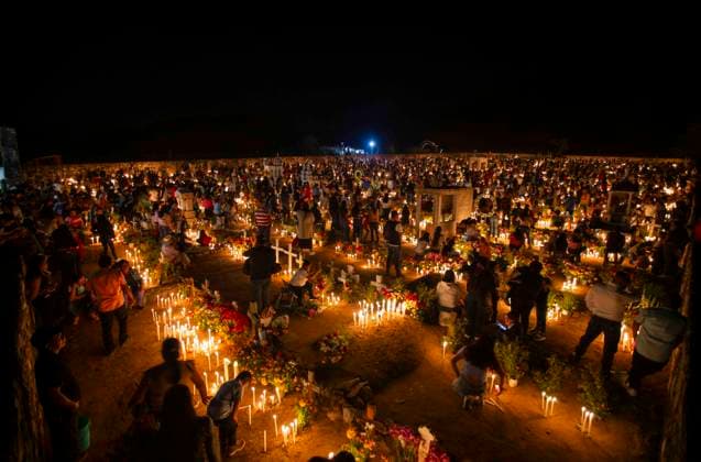 November 1, 2025, Huitziltepec, Guerrero, Mexico: Very close to Chilpancingo, in Guerrero, the residents of the Nahuatl community of Huitziltepec did not forget to remember their dead. As they do every year, the residents of Huitziltepec began to arrive at the village cemetery to place flowers and light candles on the graves of their loved ones. ..Among the graves, people light as many candles as they can, and with the yellow hue of the cempasoºchil flowers and the warm light of the candles, the cemetery is completely illuminated. Huitziltepec Mexico - ZUMAs310 20251101_zip_s310_007 Copyright: xLuisxExSalgadox