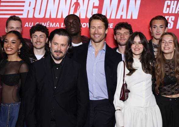 Edgar Wright, Glen Powell and Star Academy 2025 students L D Mélissa, Léa, Lily, Ambre, Léane, Léo, Noah, Théo P , Jeanne, Victor, Anouk, Ema, Sarah and Bastiaan at the premiere of Running Man at the UGC Ciné Cité Bercy cinema in Paris on 3 November 2025 Denis Guignebourg Bestimage Premiere of Running Man at the UGC Ciné Cité Bercy cinema in Paris on 3 November 2025 Paris France Copyright: xDenisxGuignebourgx xBestimagexDenisxGuignebourgx xBestimagex