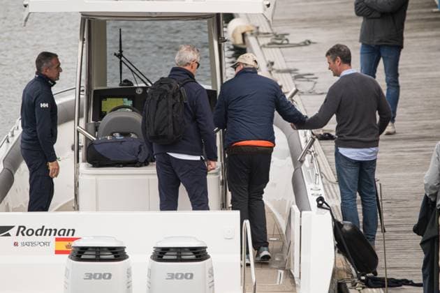 King Juan Carlos I with white cap participates in the second day of the regattas at the Club Naútico de Sanxenxo, on November 9, 2025, in Sanxenxo, Pontevedra, Galicia Spain Juan Carlos I is in the Pontevedra town of Sanxenxo to participate, during this weekend, in the regattas of the eighth series of the Spanish League of 6 meters 09 NOVEMBER 2025 Elena Ferná Sanxenxo, Pontevedra, Galicia Sanxenxo, Pontevedra, Galicia Spain Copyright: xElenaxFernandezx 7088643