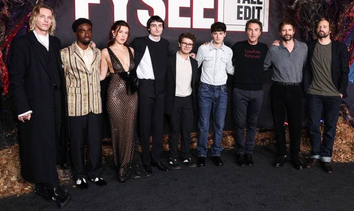 Netflix FYSEE: The Fall Edit - Stranger Things Season 5 FYC Event English actor and singer Jamie Campbell Bower, American actor, singer, and dancer Caleb McLaughlin, British actress and producer Millie Bobby Brown, Canadian actor, musician, director, and recording artist Finn Wolfhard, American actor and singer Gaten Matarazzo, Canadian-American actor and entrepreneur Noah Schnapp, Canadian-American director, producer, actor, and founder of 21 Laps Entertainment Shawn Levy, American producer Ross Duffer and American writer, director, and producer Matt Duffer arrive at the Netflix FYSEE: The Fall Edit - Stranger Things Season 5 FYC (For Your Consideration) Event held at the Netflix Tudum Theater in Hollywood, Los Angeles, California, Uni Copyright: xImagexPressxAgencyx originalFilename: collin-netflixf251109_nplnK.jpg