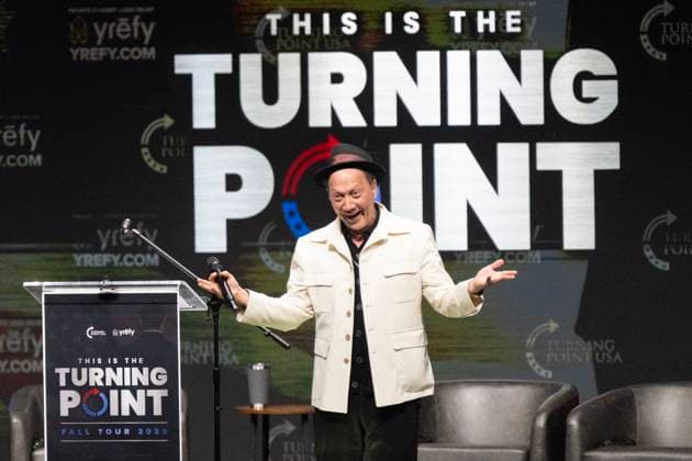 November 10, 2025, Berkeley, Ca, USA: Comedian and acto,r Rob Schneider, mimics actor Robert De Niro, after he met him at a Saturday Night Live show during the Turning Point USA tour at the UC Berkeley on Monday, Nov. 10, 2025, in Berkeley. The group was founded by late conservative activist Charlie Kirk. Berkeley USA - ZUMAj89_ 20251110_zaf_j89_026 Copyright: xPaulxKitagakixJr.x