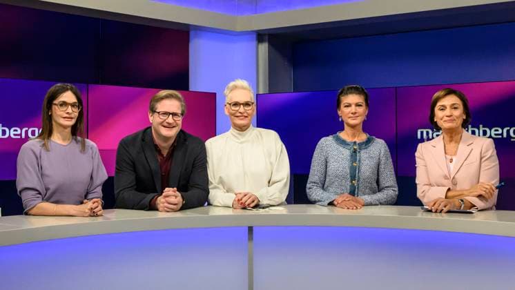 GER, Berlin, Studio, zu Gast bei - maischberger, Polittalk, TV, Format, mit Moderatorin - Sandra Maischberger, Das Erste, aus Adlershof - am Studio 20, im Bild v.l.: Iris Sayram (ARD), Michael Broecker (Table.Briefings), Baerbel Schaefer (Moderatorin und Autorin), Sahra Wagenknecht, BSW (Parteivorsitzende), Sandra Maischberger, 11.11.2025, Copyright: HMBxMedia UwexKoch