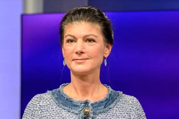 GER, Berlin, Studio, zu Gast bei - maischberger, Polittalk, TV, Format, mit Moderatorin - Sandra Maischberger, Das Erste, aus Adlershof - am Studio 20, im Bild v.l.: Sahra Wagenknecht, BSW (Parteivorsitzende), 11.11.2025, Copyright: HMBxMedia UwexKoch
