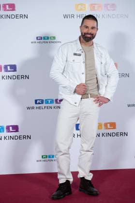 Eloy DE JONG, Saenger, Musiker, Moderator, Portraet, Porträt, Portrait, Angeschnittenes Einzelbild, Einzelmotiv, 30. RTL Spendenmarathon Wir helfen Kindern , Fernsehen, 20.-21.11.2024 in Huerth, Deutschland,