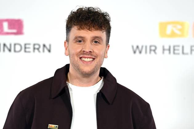 Alexander KUMPF, Moderator, Portraet, Porträt, Portrait, Angeschnittenes Einzelbild, Einzelmotiv, 30. RTL Spendenmarathon Wir helfen Kindern , Fernsehen, 20.-21.11.2025 in Huerth, Deutschland,