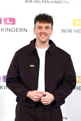 Alexander KUMPF, Moderator, Portraet, Porträt, Portrait, Angeschnittenes Einzelbild, Einzelmotiv, 30. RTL Spendenmarathon Wir helfen Kindern , Fernsehen, 20.-21.11.2025 in Huerth, Deutschland,