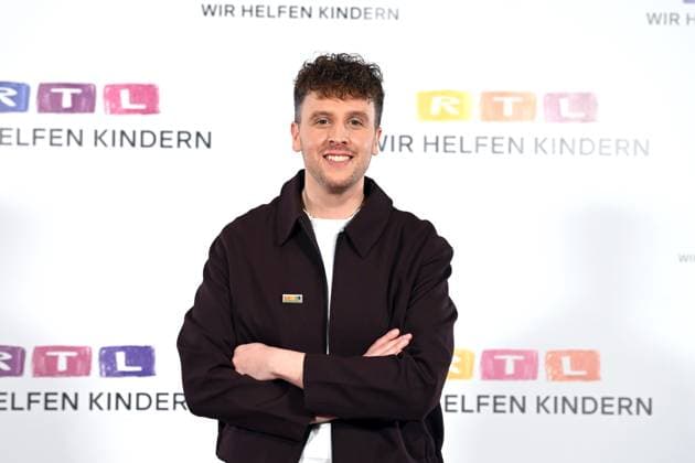 Alexander KUMPF, Moderator, Portraet, Porträt, Portrait, Angeschnittenes Einzelbild, Einzelmotiv, 30. RTL Spendenmarathon Wir helfen Kindern , Fernsehen, 20.-21.11.2025 in Huerth, Deutschland,