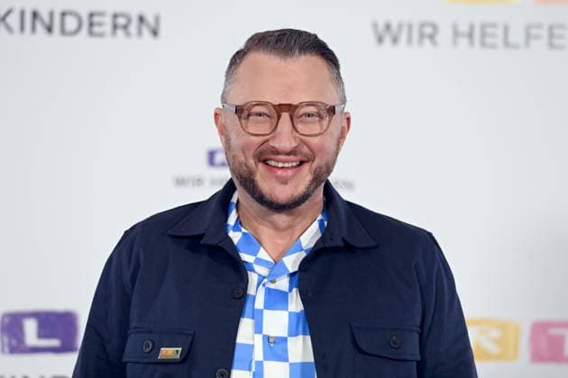 Sebastian LEGE, Koch, Moderator, Portraet, Porträt, Portrait, Angeschnittenes Einzelbild, Einzelmotiv, 30. RTL Spendenmarathon Wir helfen Kindern , Fernsehen, 20.-21.11.2025 in Huerth, Deutschland,