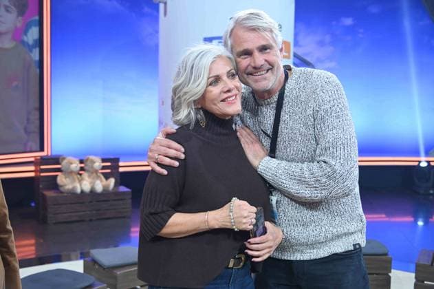 Birgit SCHROWANGE, Moderatorin, mit Ehemann Frank SPOTHELFER, Portraet, Porträt, Portrait, Angeschnittenes Einzelbild, Einzelmotiv, 30. RTL Spendenmarathon Wir helfen Kindern , Fernsehen, 20.-21.11.2025 in Huerth, Deutschland,