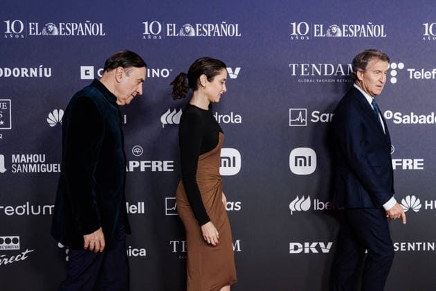 El Espanol organizes a gala to celebrate its tenth anniversary I D The director of the digital newspaper El Espanol, Pedro J Ramírez, the president of the Community of Madrid, Isabel Díaz Ayuso and the president of the Popular Party, Alberto Núnez Feijóo pose during the celebration of the tenth anniversary of El Espanol, at the Palacio de Cibeles, on November 24, 2025, in Madrid Spain The newspaper, chaired and directed by Pedro J Ramírez, commemorates its tenth anniversary with a gala attended by various political personalities to celebrate the newspapers history 24 NOVEMBER 2025 EL ESPAÑOL X ANIVERSARIO DIARIO PERIODISMO COMUNICACIÓN Carlos Lujá Madrid Madrid Madrid Espana Copyright: xCarlosxLujanx 7123679
