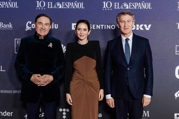 El Espanol organizes a gala to celebrate its tenth anniversary I D The director of the digital newspaper El Espanol, Pedro J Ramírez, the president of the Community of Madrid, Isabel Díaz Ayuso and the president of the Popular Party, Alberto Núnez Feijóo pose during the celebration of the tenth anniversary of El Espanol, at the Palacio de Cibeles, on November 24, 2025, in Madrid Spain The newspaper, chaired and directed by Pedro J Ramírez, commemorates its tenth anniversary with a gala attended by various political personalities to celebrate the newspapers history 24 NOVEMBER 2025 EL ESPAÑOL X ANIVERSARIO DIARIO PERIODISMO COMUNICACIÓN Carlos Lujá Madrid Madrid Madrid Espana Copyright: xCarlosxLujanx 7123681