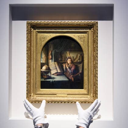 Christie s Old Masters Evening Sale Auction - Christie s King Street, London, UK Art handlers The Flute Player by Gerrit Dou (est. £2m - £3m) as part of Christie s Old Masters Evening Sale Auction which will take place on 2nd December 2025 - Christie s King Street, London, England, UK on Thursday 27 November, 2025., Credit:Justin Ng Avalon UK, England, London, Christie s King Street Copyright: xJustinxNgx xAvalonx 1054924941