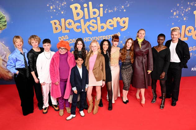 Heike Makatsch, Aithonas Avgoustakis, Carla Demmin, Nala, Shanti Celik, Fia-Marie Lin, Philomena Amari, Balthazar Gyan Alexis Kuppuswamy, Friedrich Mücke, Rosalie Thomass mit Cast und Team bei der Premiere des Kinofilms Bibi Blocksberg - Das große Hexentreffen im Mathäser Filmpalast. München, 29.11.2025