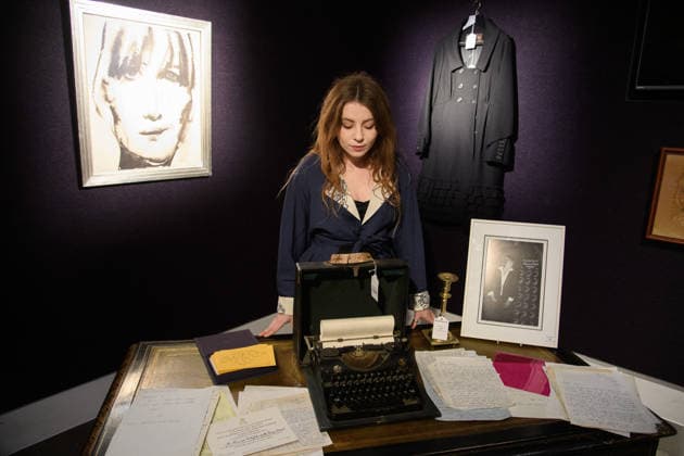 Bonhams Sound & Cinema: With Property from The Marianne Faithfull Estate Sale - Bonhams, London, UK - 1 December 2025 A staff member views (L) - A portrait of Marianne Faithfull, with dedication Say it in Broken English by Marlene Dumas (est. £2, 500 - £3, 500), (M) - Marianne Faithfull s personal vintage typewriter (est. £400 - £600), (R) A Louis Vuitton, Marc Jacobs Black Wool Coat owned by Marianne Faithfull (est. £300 - £500) which is on auction at Bonhams Sound & Cinema: With Property from The Marianne Faithfull Estate Sale ending from 3rd December 2025 at Bonhams in London, England, UK on Monday 1 December, 2025., Credit:Justin Ng Avalon UK, England, London, Bonhams Copyright: xJustinxNgx xAvalonx 1055809842