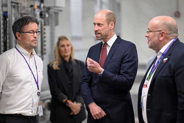 The Prince Of Wales Attends The Wales Investment Summit Prince William, Prince of Wales gets a tour by John Peploe (L), Facilities Director of KLA, and Andrew Evans of SPTS during a visit at the semiconductor manufacturer SPTS, a division of KLA, ahead of the Wales Investment Summit on December 01, 2025 in Newport, Wales. Organized by the Welsh Government at the ICC Wales, the Summit will bring together over 300 delegates from almost 30 countries across sectors including clean energy, technology, life sciences, financial services, manufacturing and the creative industries. Wales is currently home to around 1,480 overseas-owned companies employing more than 174,000 people., Credit:Avalon.red Avalon United Kingdom, Wales, Newport Copyright: xAvalon.redx xAvalonx 1055813329