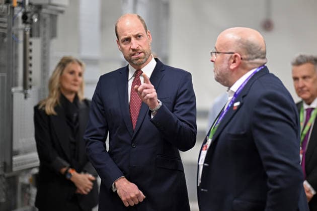 The Prince Of Wales Attends The Wales Investment Summit Prince William, Prince of Wales gets a tour by Andrew Evans of SPTS during a visit at the semiconductor manufacturer SPTS, a division of KLA, ahead of the Wales Investment Summit on December 01, 2025 in Newport, Wales. Organized by the Welsh Government at the ICC Wales, the Summit will bring together over 300 delegates from almost 30 countries across sectors including clean energy, technology, life sciences, financial services, manufacturing and the creative industries. Wales is currently home to around 1,480 overseas-owned companies employing more than 174,000 people., Credit:Avalon.red Avalon United Kingdom, Wales, Newport Copyright: xAvalon.redx xAvalonx 1055813370