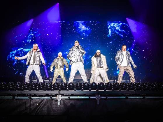04.12.2025, Schladming, AUT, Unterwegs in Steiermark, Ski Opening 2025, Konzert, im Bild Backstreet Boys, Feature, Übersicht, Planai Stadion, Feature, Fan, Konzert,