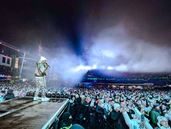 04.12.2025, Schladming, AUT, Unterwegs in Steiermark, Ski Opening 2025, Konzert, im Bild Backstreet Boys, Feature, Übersicht, Planai Stadion, Feature, Fan, Konzert,