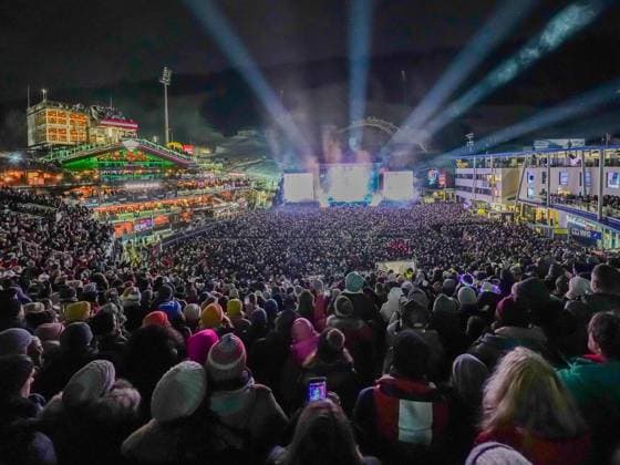 04.12.2025, Schladming, AUT, Unterwegs in Steiermark, Ski Opening 2025, Konzert, im Bild Backstreet Boys, Feature, Übersicht, Planai Stadion, Feature, Fan, Konzert,