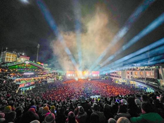 04.12.2025, Schladming, AUT, Unterwegs in Steiermark, Ski Opening 2025, Konzert, im Bild Backstreet Boys, Feature, Übersicht, Planai Stadion, Feature, Fan, Konzert,