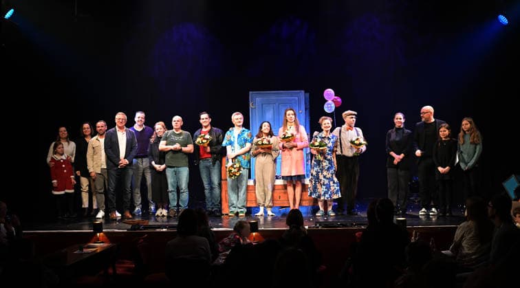 Anouk, Premiere, GOP, Theater, Essen, Kindermusical, Autoren, Hendrikje Balsmeyer, Peter Maffay, Schauspieler, Anouk Leonie Ocker, Großmutter und Affi Barbara Köhler, Mutter Alina Hill, Vater Mathias Meffert, Yaris Vincent Heinen, Großvater Sebastian Ciminski-Knille bzw. Ambrogio Vinella Copyright: xHWxRIECKx