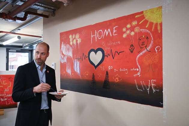 Prince of Wales visits Centrepoint s new offices in London to mark 20th anniversary of patronage, 09 December 2025 London, UK, 09 December 2025: London, UK, 09 December 2025: William, Prince of Wales, Patron of Centrepoint puts the finishing touches to the Wall of Hope mural by artist Lanre Olagoke MBE during a visit to the charity s new offices in London to mark his 20th anniversary as their Patron. HRH . Centrepoint is one of His Royal Highness s longest Patronages, having taken over from his mother Princess Diana. Accompanied by Seyi Obakin OBE, CEO Centrepoint and Centrepoint ambassador Lisa Maxwell., Credit:Eddie Mulholland Avalon UK, London Copyright: xEddiexMulhollandx xAvalonx 1057917966