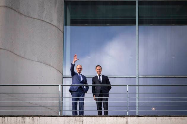 (L-R) Friedrich Merz (CDU), Bundeskanzler, und Mark Rutte, Generalsekretaer der NATO waehrend eines Treffens auf dem Balkon des Bundeskanzleramtes in Berlin, 11.12.2025. Berlin Deutschland Copyright: xAmreixSchulzx